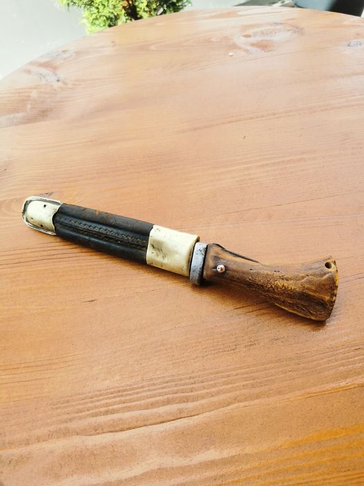 Много стар нож с кания