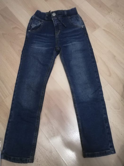 Продам джинсы на мальчика