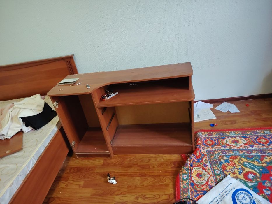 Продаëтся спальный гарнитур.