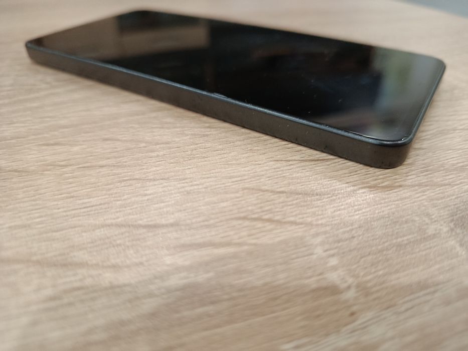 Продавам Xiaomi 12 Lite в гаранция