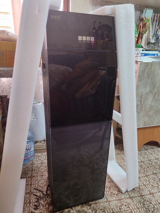 Кулер для горячей и холодной подачи воды