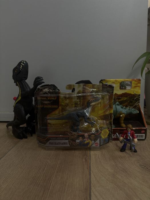 продаю пони, jurassic world, ферби