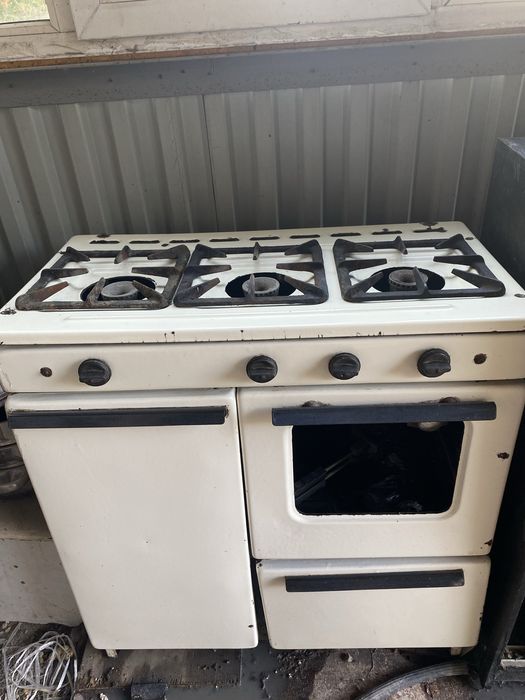 Продам газовую плиту