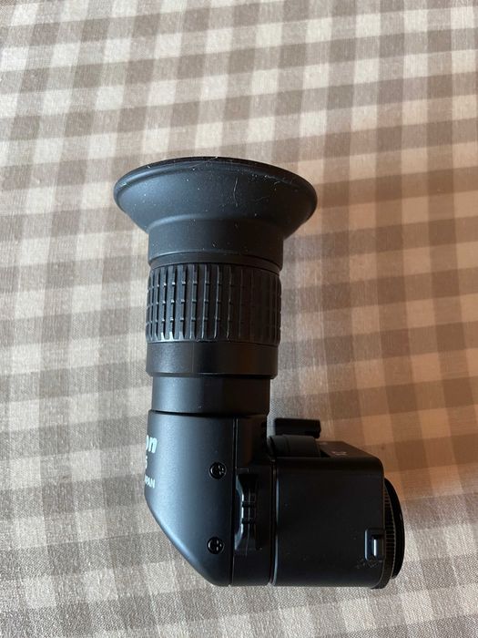 Vizor Nikon DR-5 pentru vizualizare în unghi drept