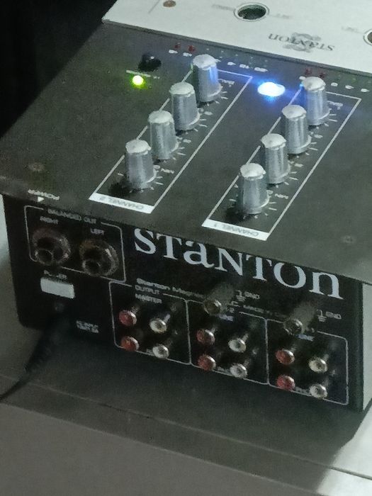 Vind boxe in stare destul de buna.Indicat  pentru petreceri  .