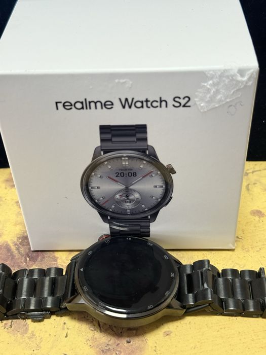 Realmi watch s2.