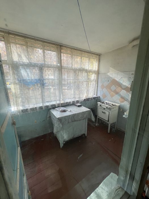 Вокзалда бозорни тугрисида 2 хоналик под бизнес квартира сотаман