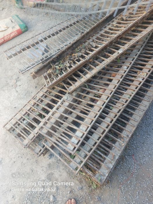 Лоток бетіне коятын решётка.