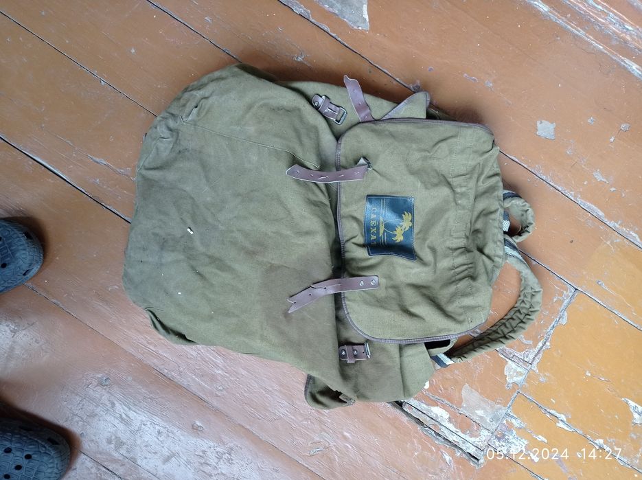 Продам геологический брезентовый рюкзак,а также брезент разного размер