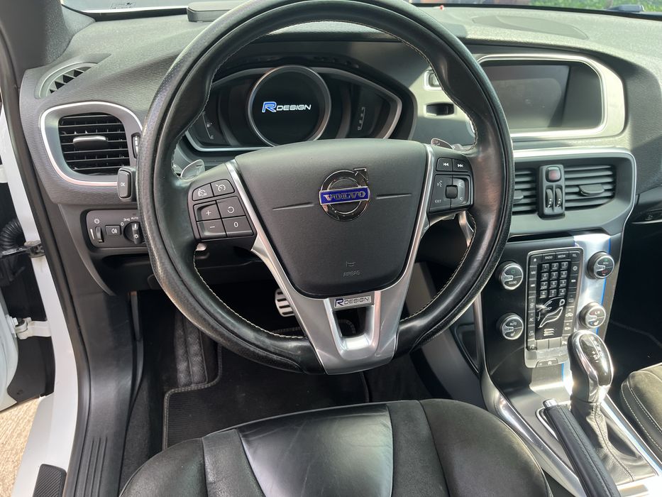 Volvo V40 Cabron Edition R-design