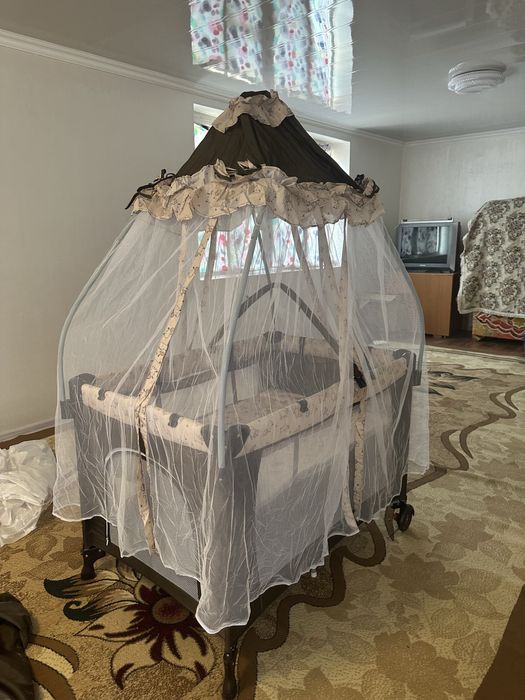 Манеж в отличном состояние