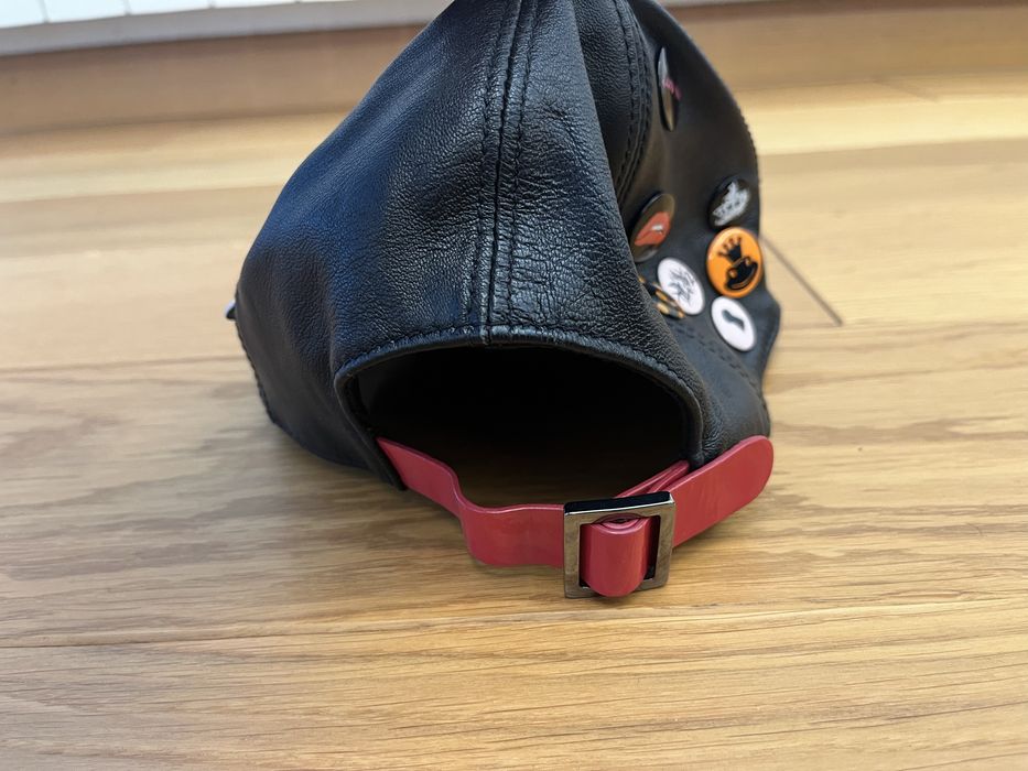 Кожена шапка Valentino