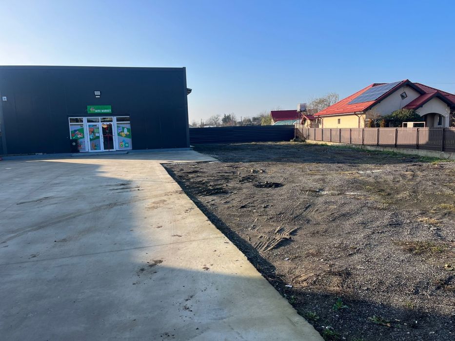 Spațiu comercial+ teren intravilan