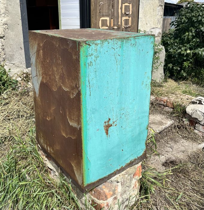 Сейф железный сейф