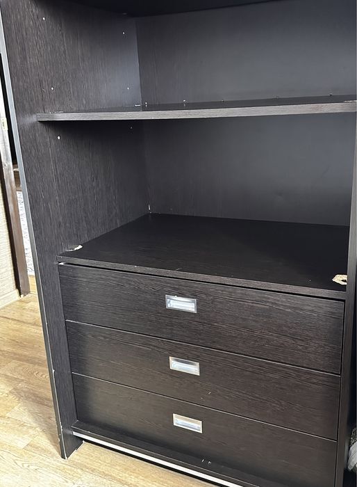 Шкаф с большим зеркалом