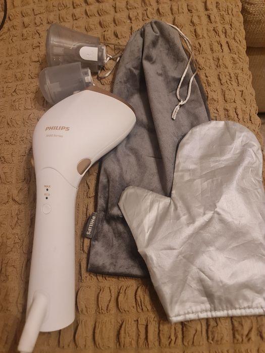 Philips Seria 7000 
aparat de calcat vertical cu abur
Foarte usor de u