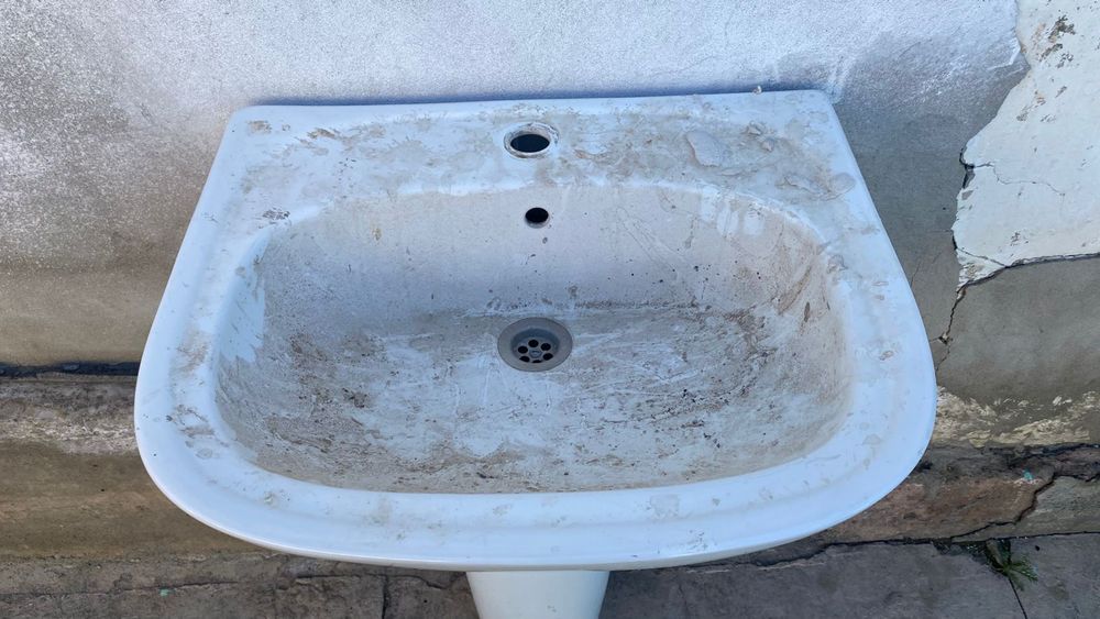 Раковина б/у с ножками