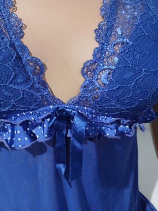 Виолетова дантелена нощница