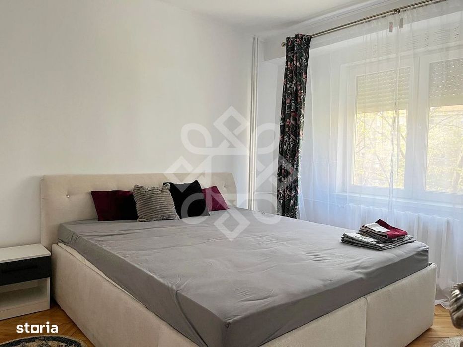 Apartament cu 3 camere de inchiriat pe bld. Stefan cel Mare