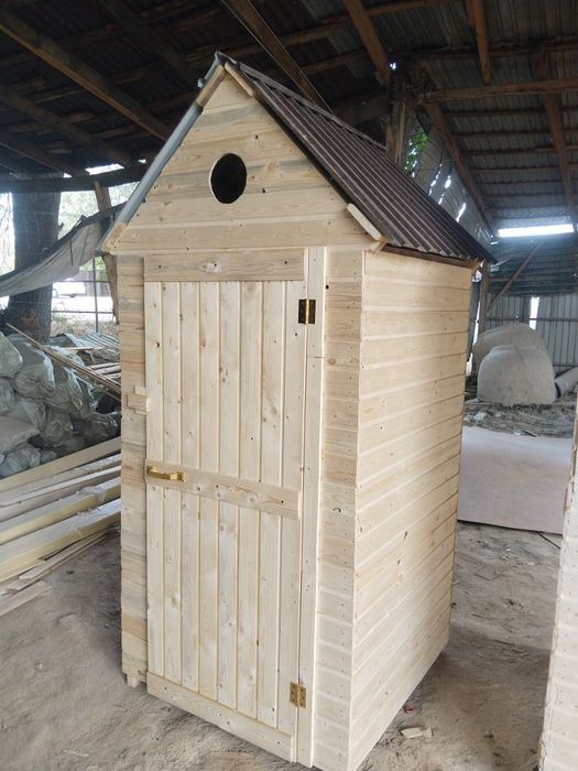 Уличный туалет.Деревянный туалет