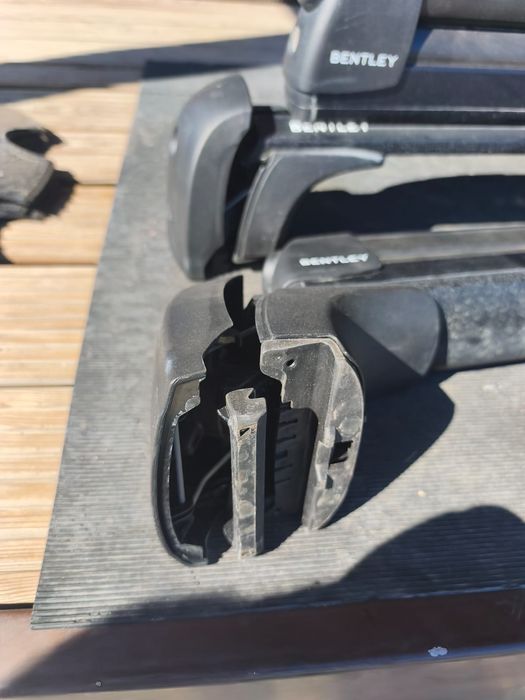 Bentley Bentayga (2015-2020) set base carriers /ski/  snowboard holder Thule