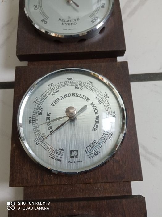 Немска  метеорологична  станция  барометър,,термометър.,влагомер.