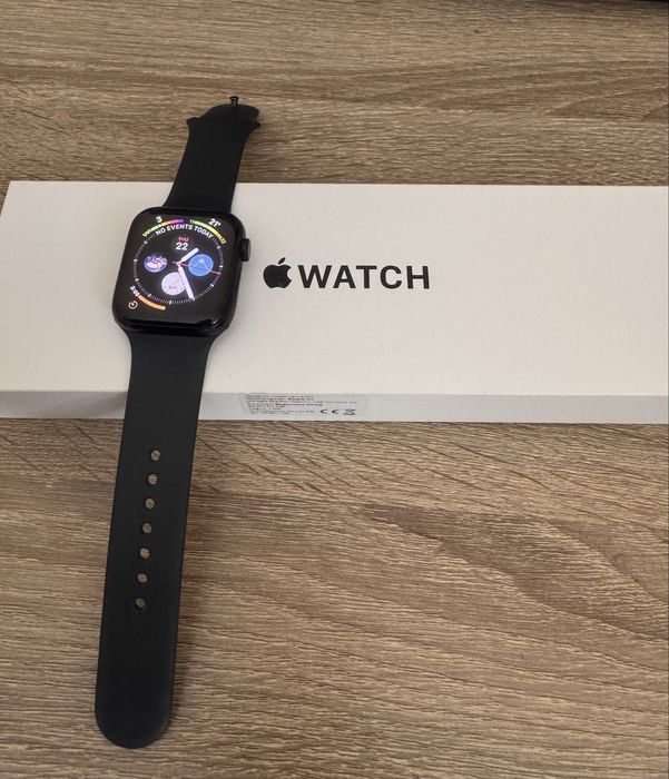 Apple watch SE3 44mm Midnight.