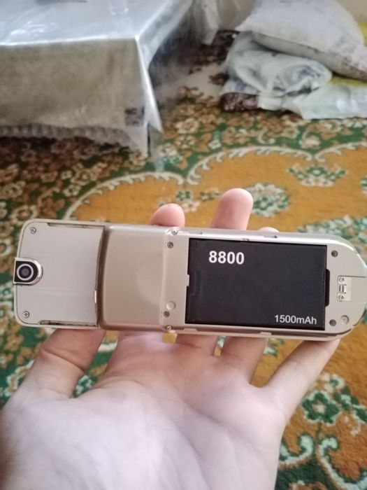 8800 Vertu oltin rang