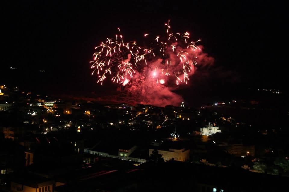 УНИКАЛЕН панорамен в ТОП ЦЕНТЪР за нощувки- 2 спални БЕЗПЛАТЕН ПАРКИНГ