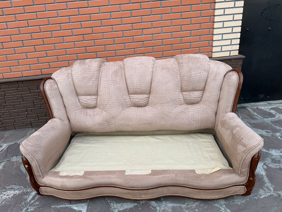 Продам диван два кресла