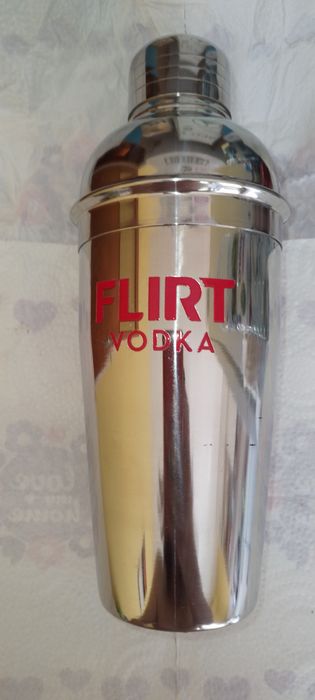 спортни бутилки за вода, термочаши, термос и шейкър Flirt Vodka