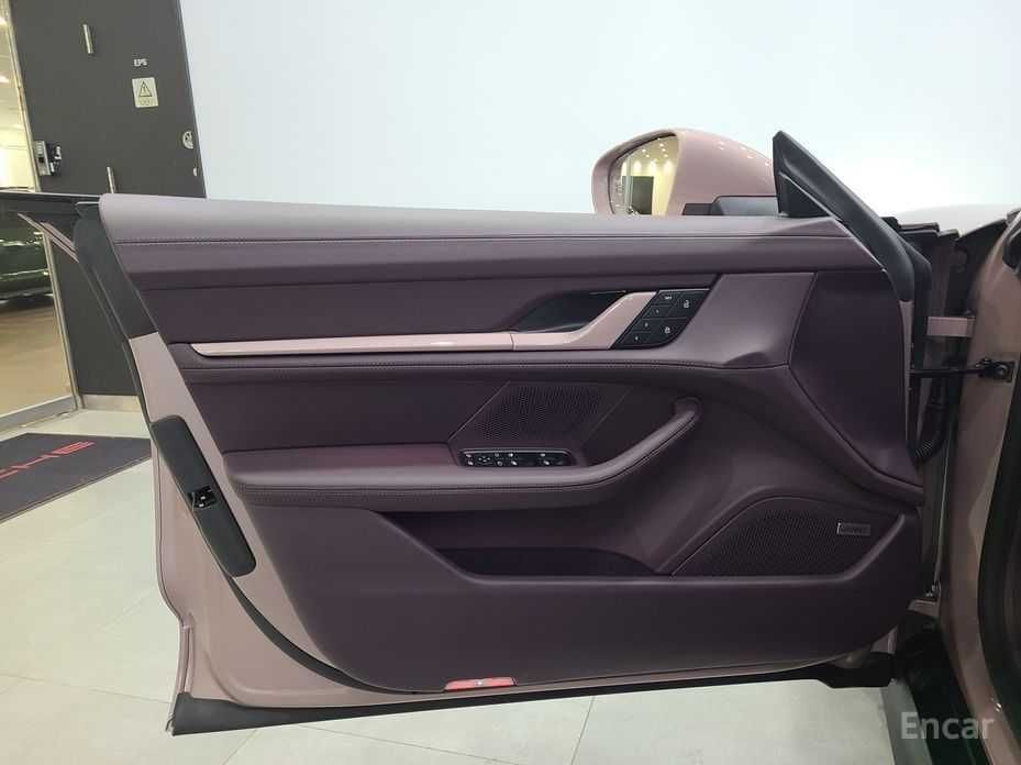 Porsche Taycan Base