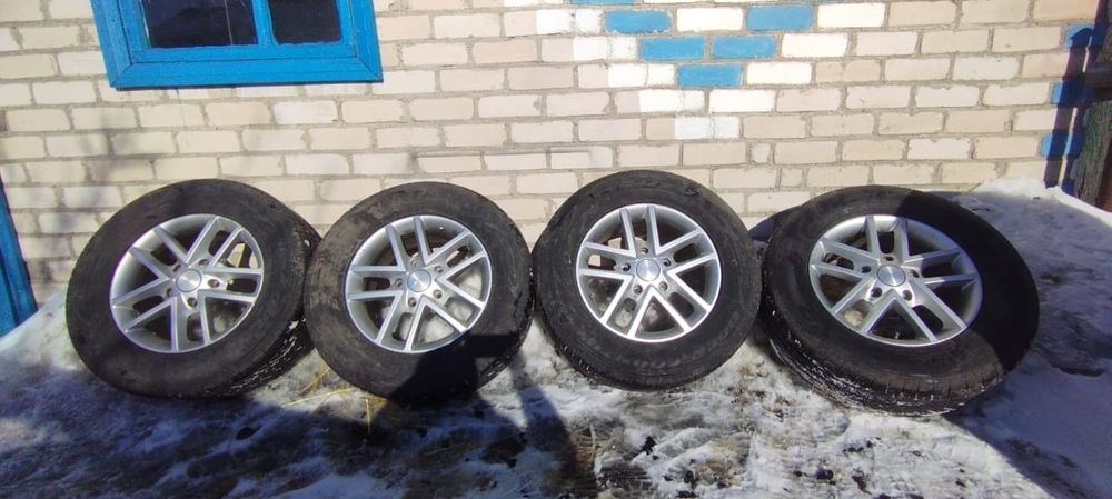 Продам летнюю резину с дисками