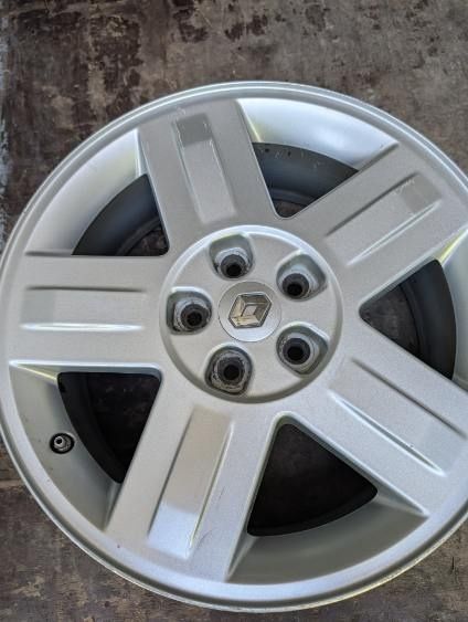 Оригинални алуминиеви джанти за Рено 17