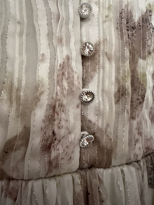 Продам нарядные платья.