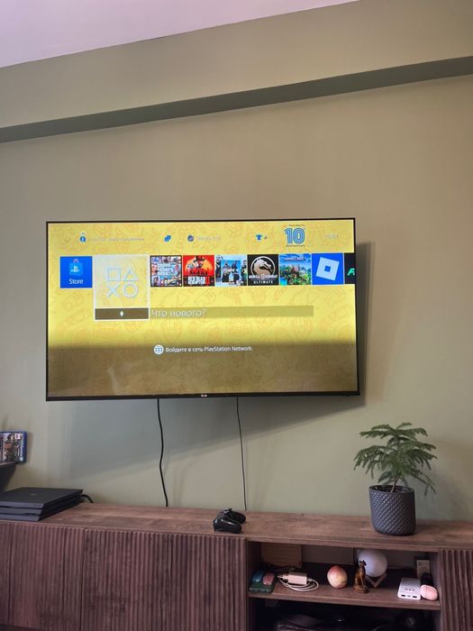PS4 pro 1тб 2 джостика , 4 игры состояние идеальное