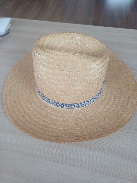 Diverse palarii din paie noi