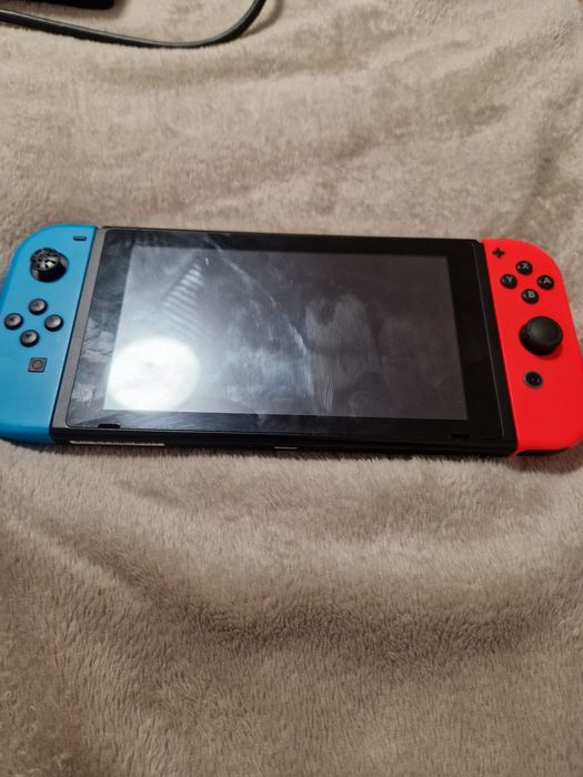 Vand consola Nintendo Switch!!Perfect functionala.