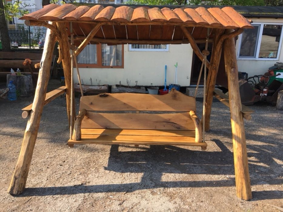 Градинска люлка. Изряботена от естествени материали