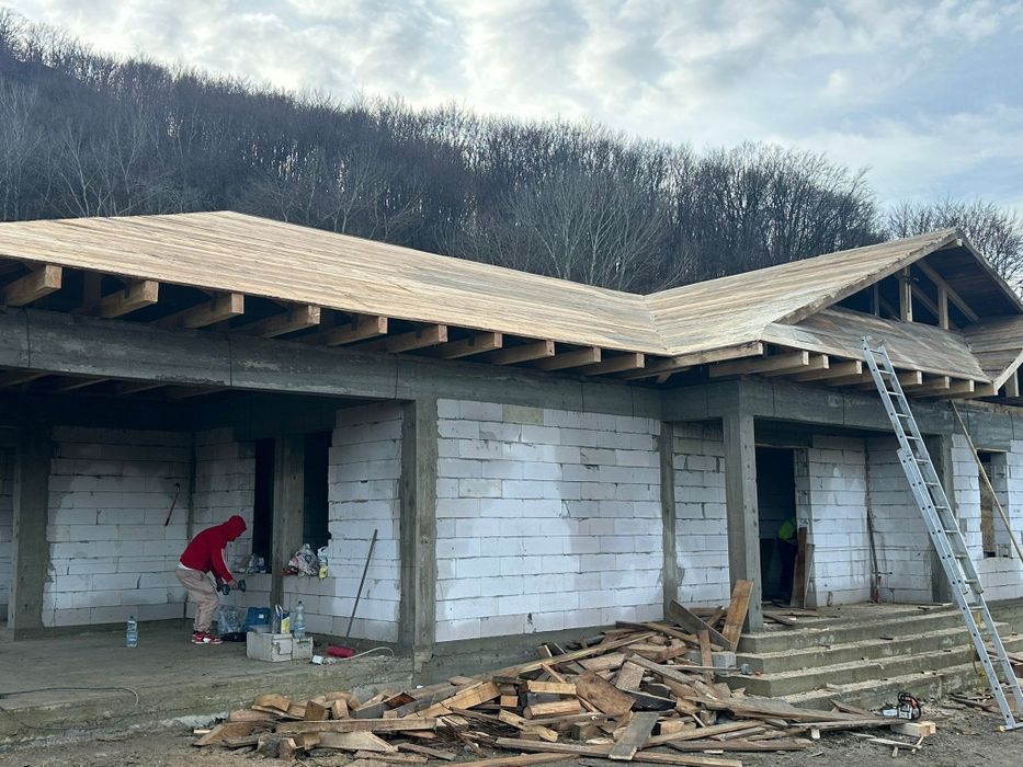 Echipa serioasă executăm case la roșu