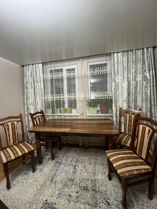 Стол обеденный раздвижной + 4 стула