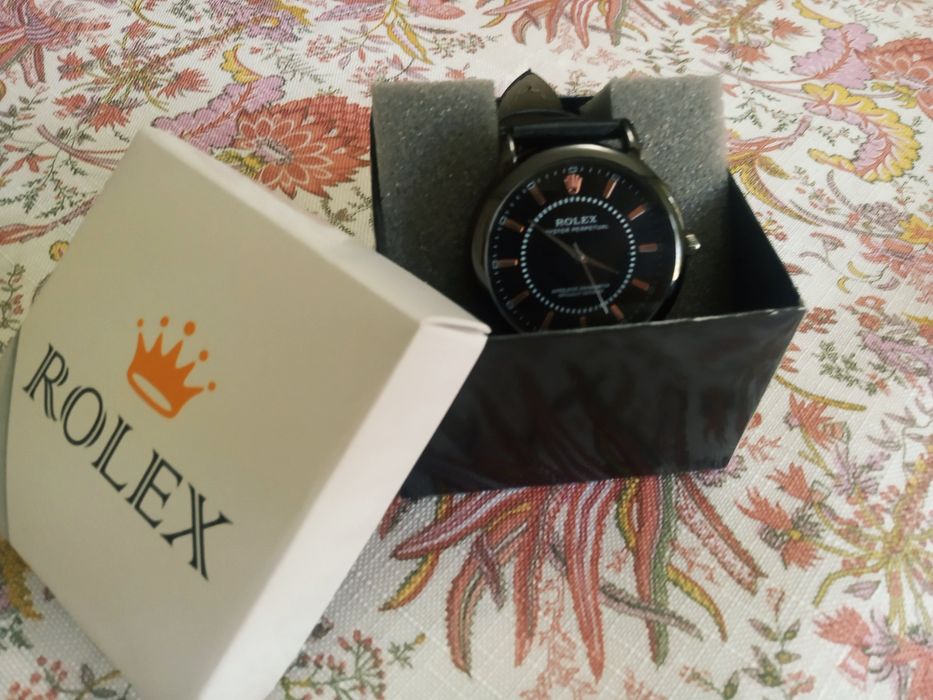 Rolex soat sotiladi