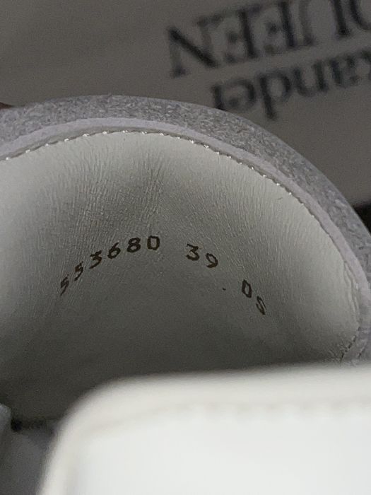 Alexander McQueen, Piele Naturala!