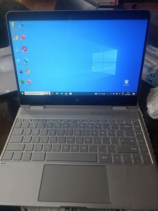 Лаптоп HP Spectre x360 13-w004nn с процесор Core i7-7500U, 8GB RAM, 512GB SSD PCIe и Windows 10