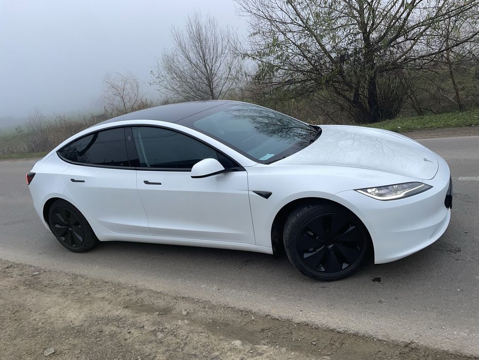 Autoturism Tesla model 3