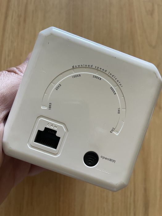 Разклонител с 4 гнезда и усилвател на wifi сигнал