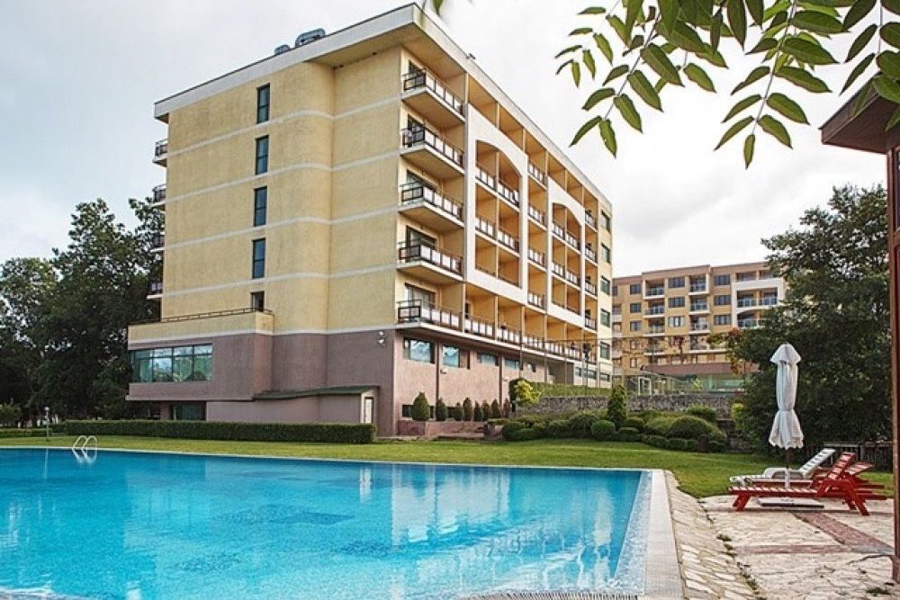 Продава се Едностаен апартамент в к.к. Св.Св. Константин и Елена - 44 кв.м за 1275 €/кв.м - Снимка #3