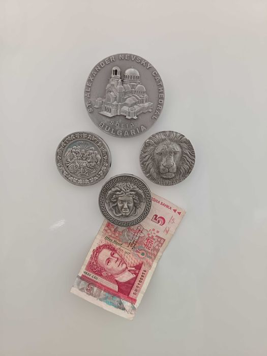 Магнити и медальони