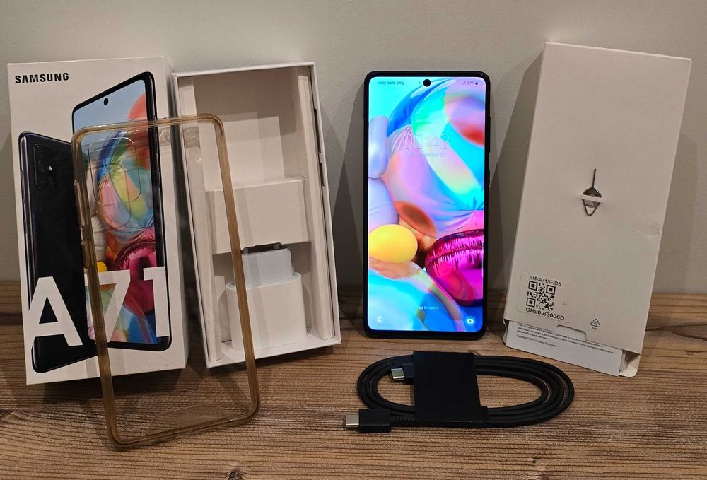 Продавам Samsung A71 Black