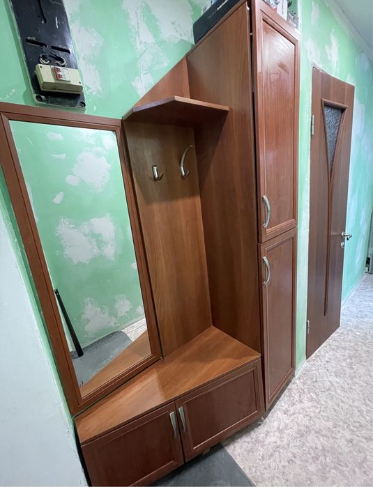 Прихожая продам